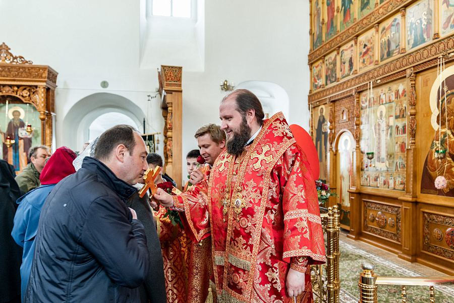 Божественная литургия в Свято-Троицком Белопесоцком женском монастыре города Ступино